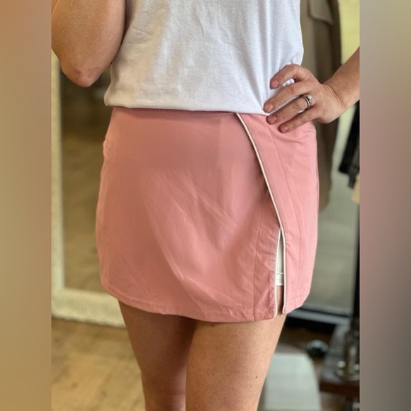 WHITE BIRCH PINK TENNIS SKORT WITH BUILT-IN SHORTS - Picture 1 of 7